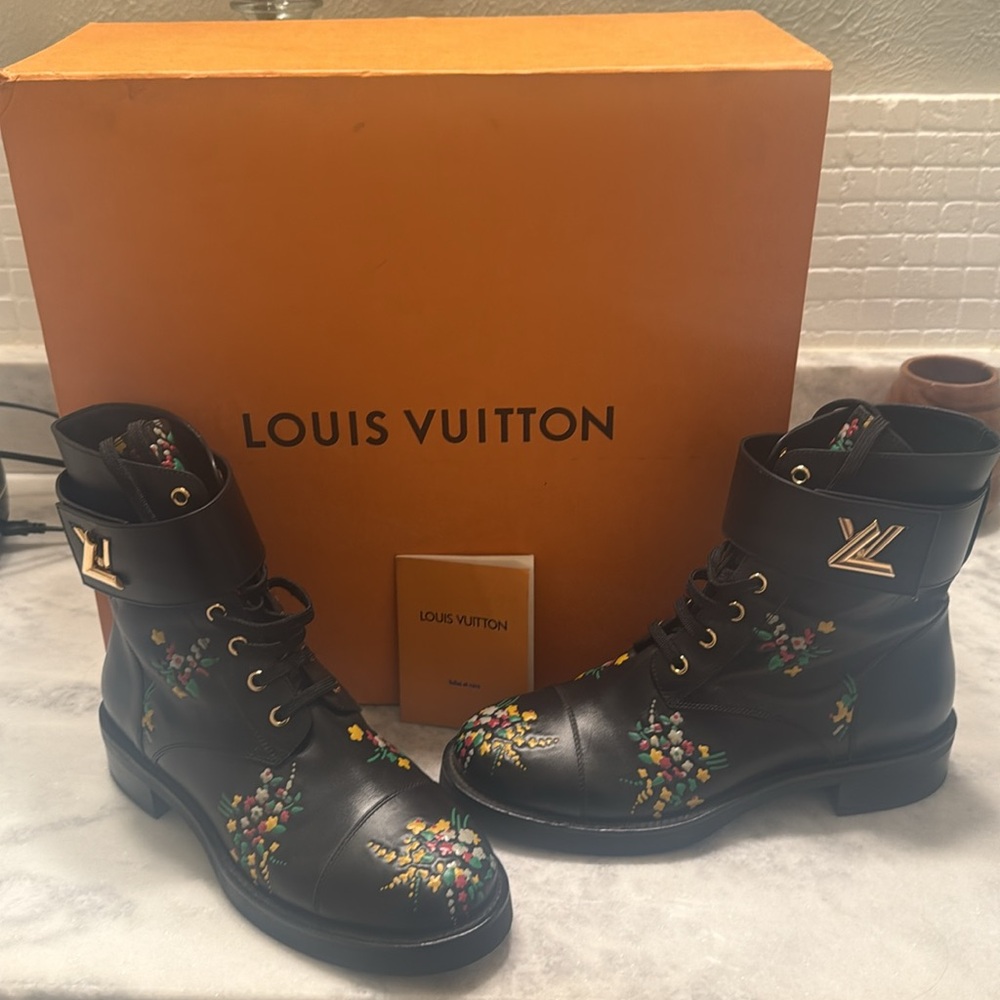 Louis Vuitton wonderland flat 41 boots